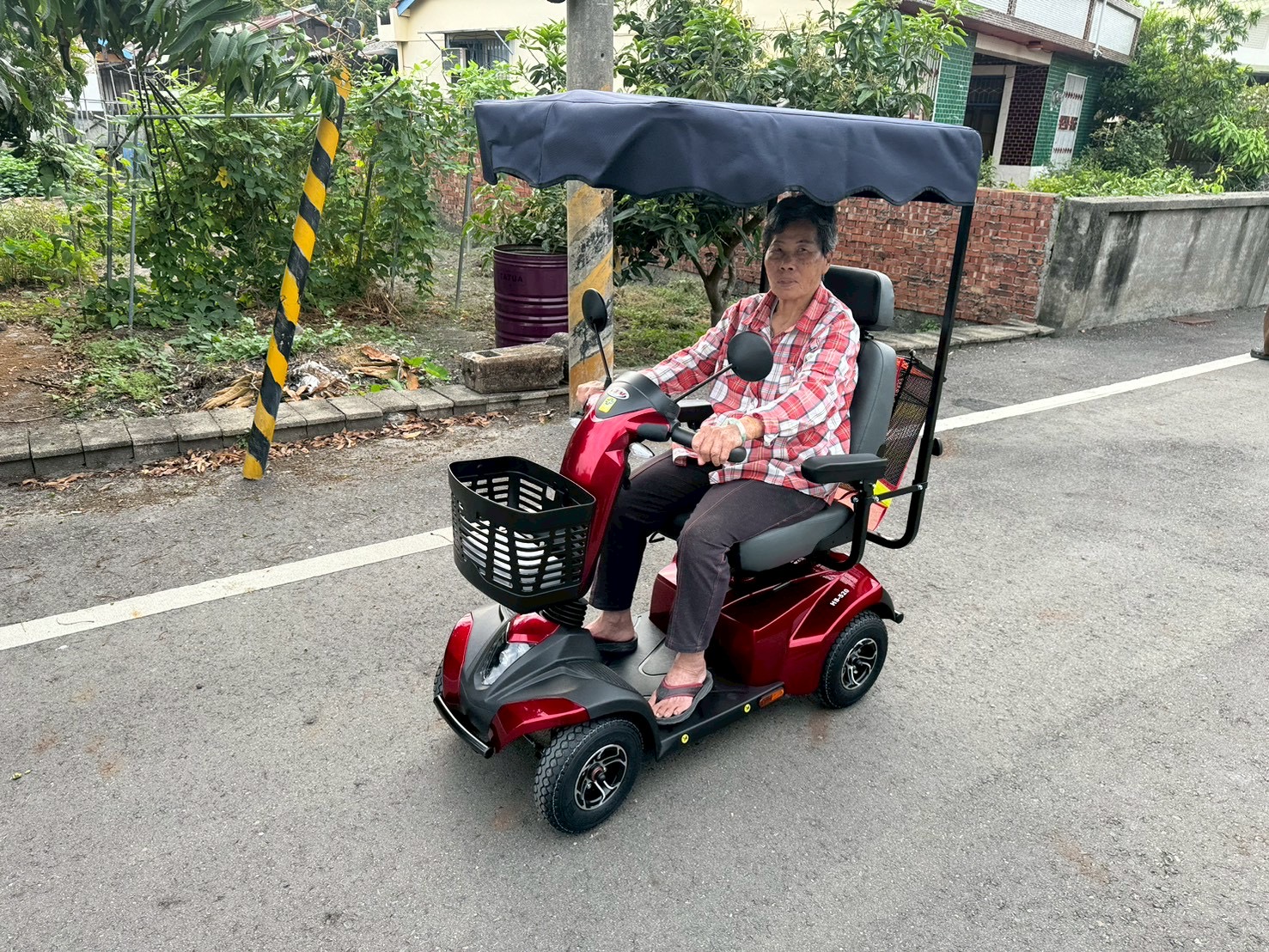 騎代步車安全又開心，不怕跌倒